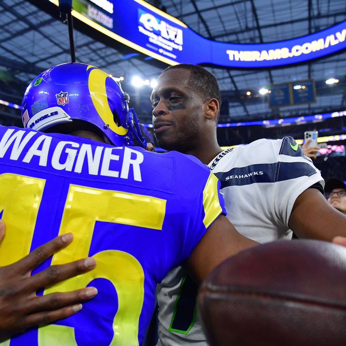 Los Angeles Rams linebacker Bobby Wagner (45) against the Seattle Seahawks  in an NFL football game, Sunday, Dec. 4, 2022, in Inglewood, Calif.  Seahawks won 27-23. (AP Photo/Jeff Lewis Stock Photo - Alamy