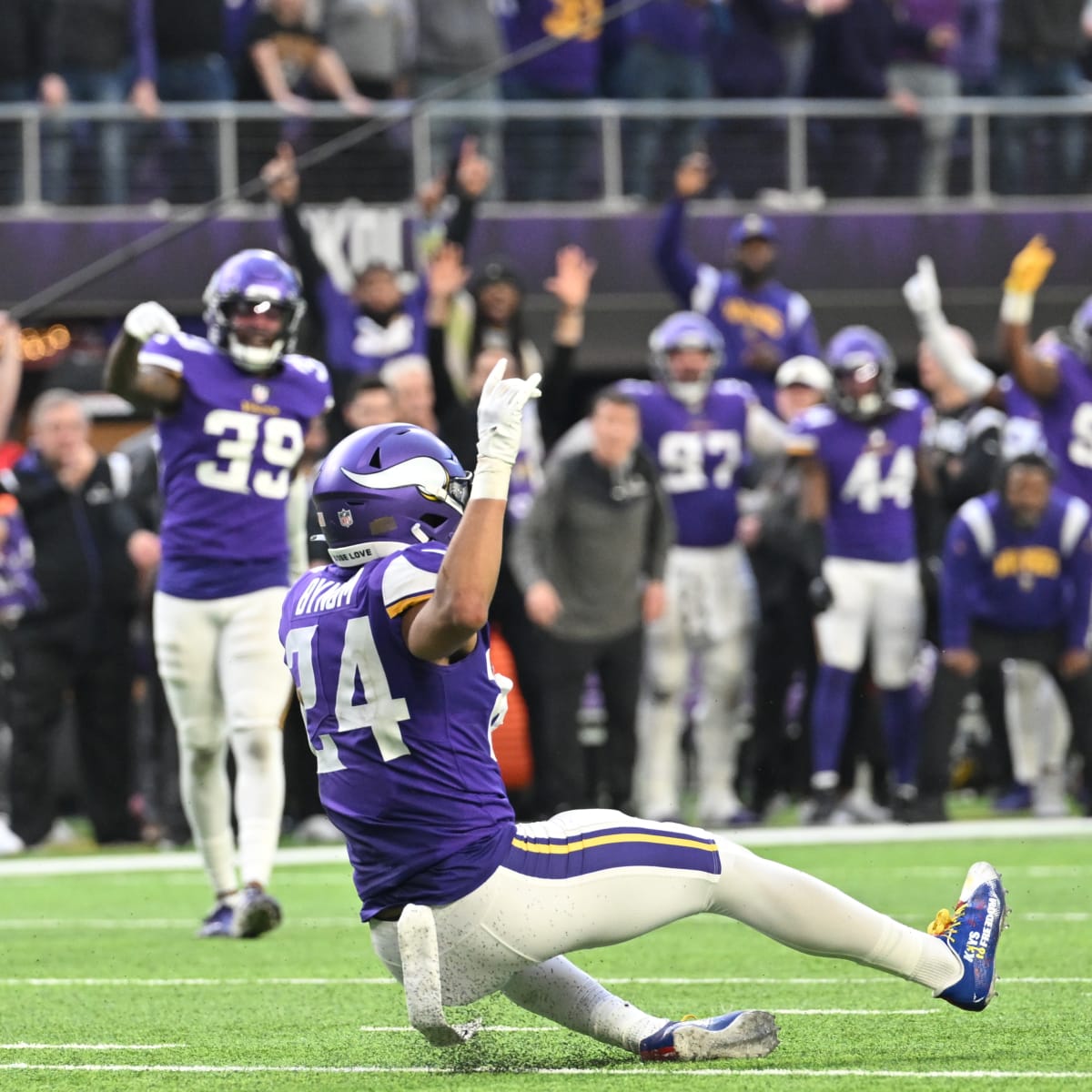 Vikings hang on for 27-22 victory over Jets