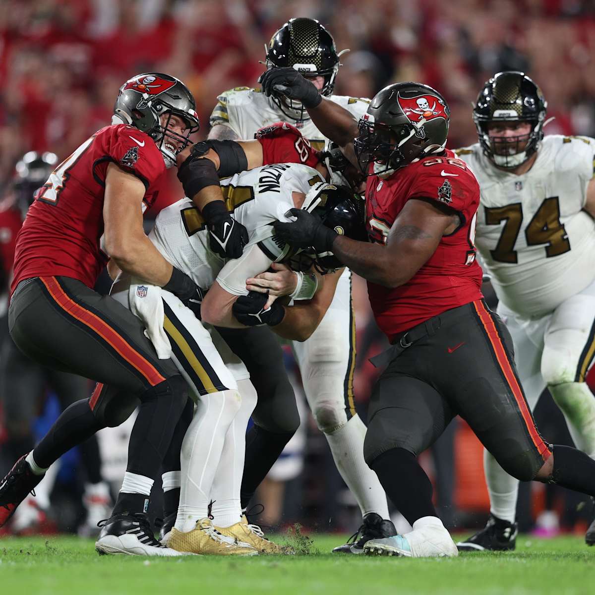 Panthers Vs. Buccaneers: Tampa Bay Holds On For A 16-10 Win Over