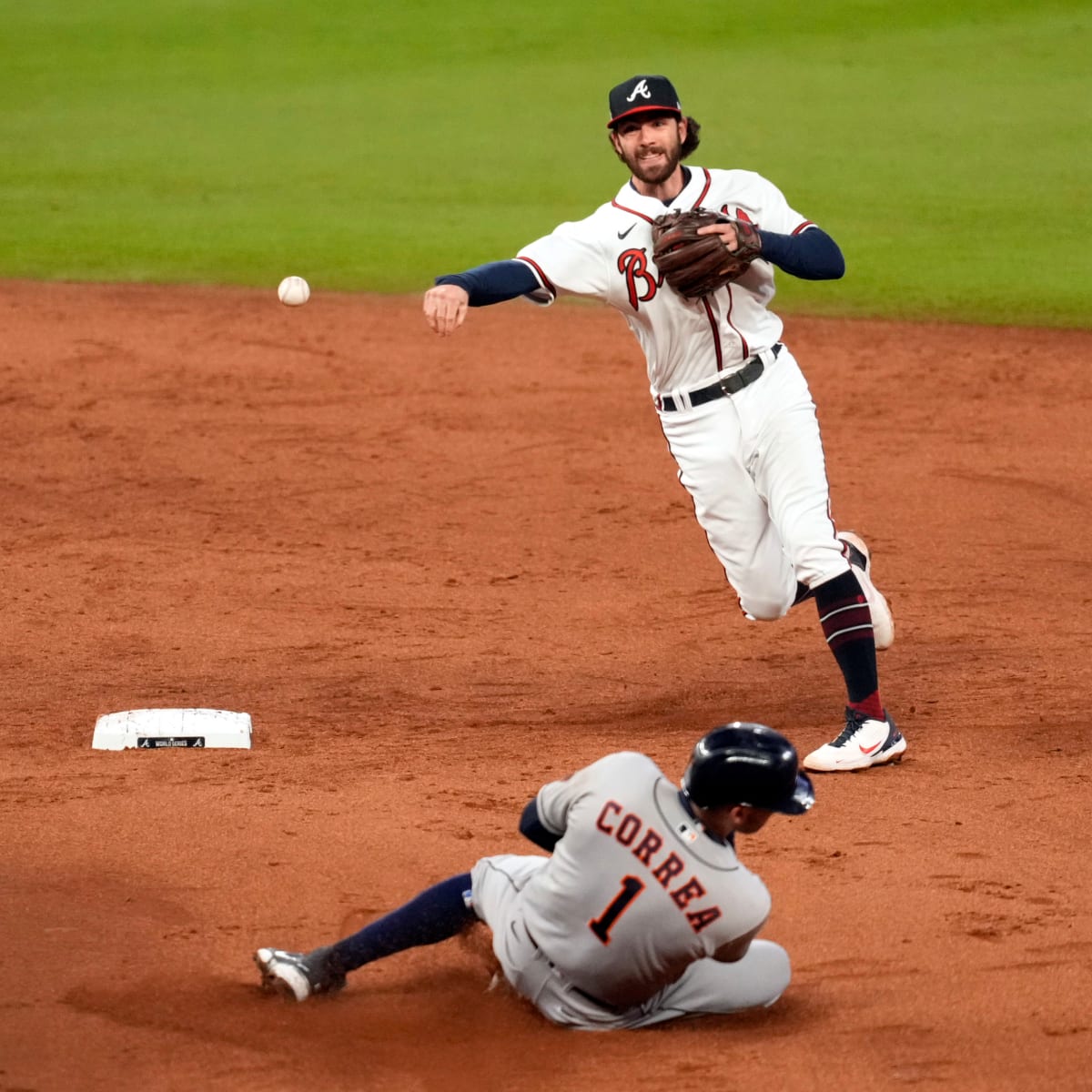 MLB free agency: Twins sign veteran catcher Christian Vázquez, per report 