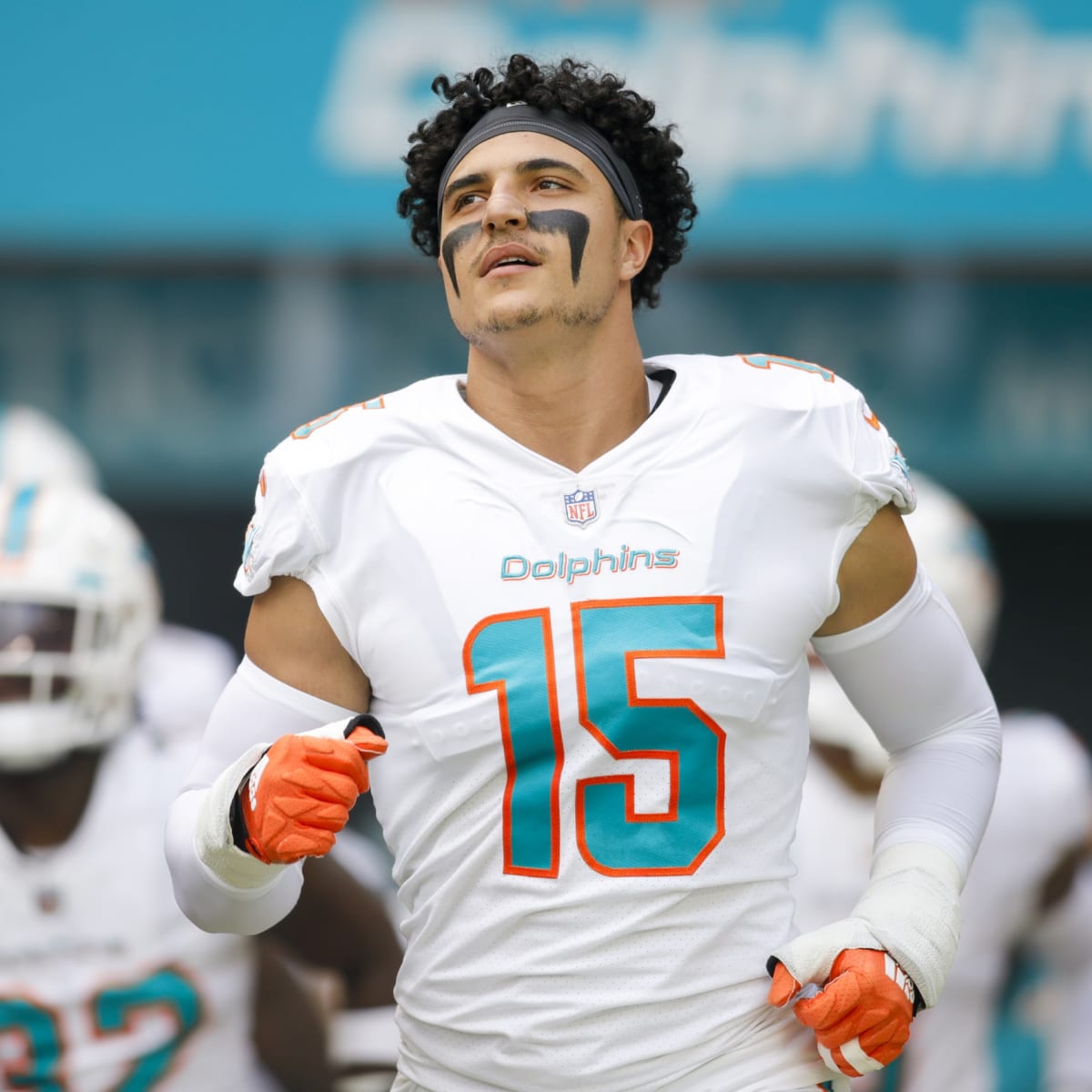 Miami Dolphins outside linebacker Jaelan Phillips (15) warms up