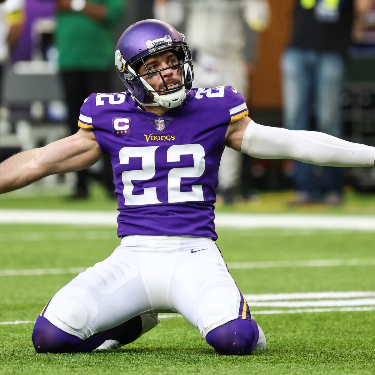 Minnesota Vikings star rushed to hospital after horrific injury in