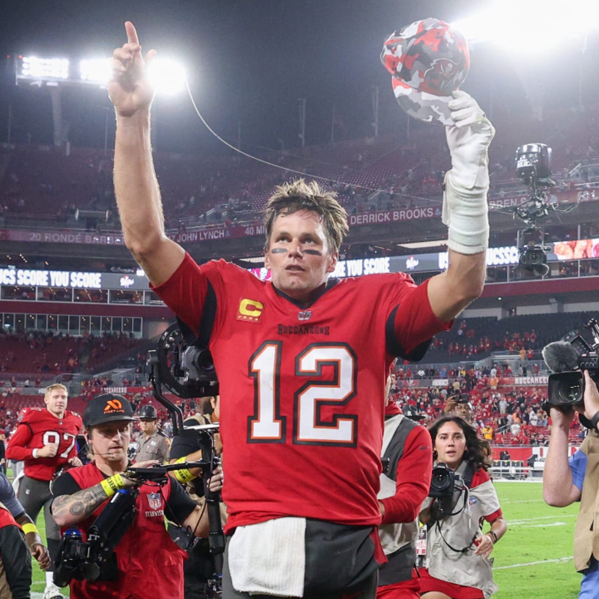 Tom Brady held the Buccaneers back against the 49ers - A to Z Sports