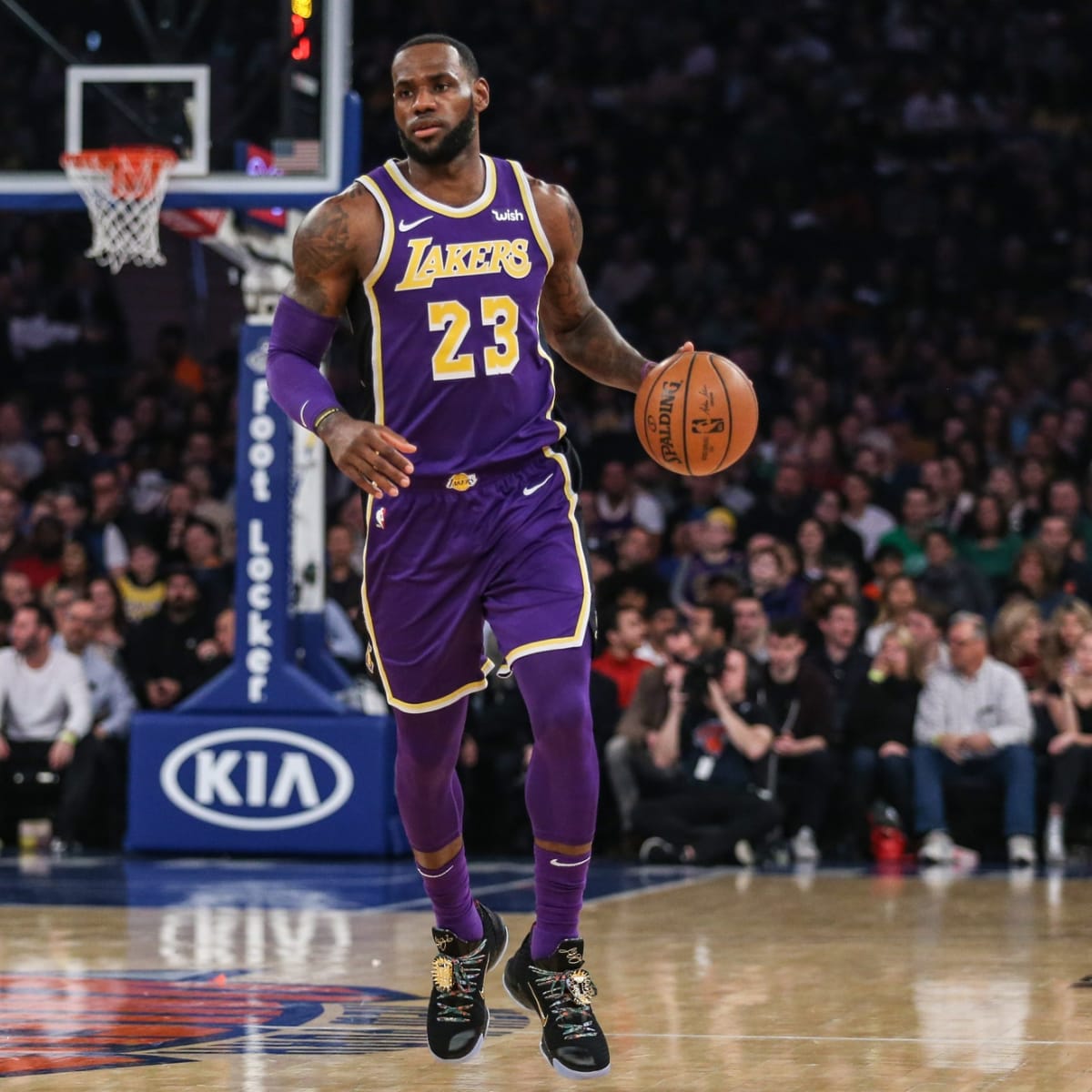 LeBron James injury updates: Lakers SF available Friday vs. 76ers with  ankle injury - DraftKings Network