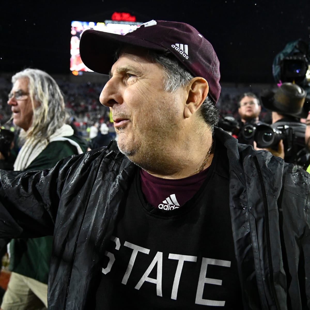 Mississippi State football coach Mike Leach dies at 61 - Los