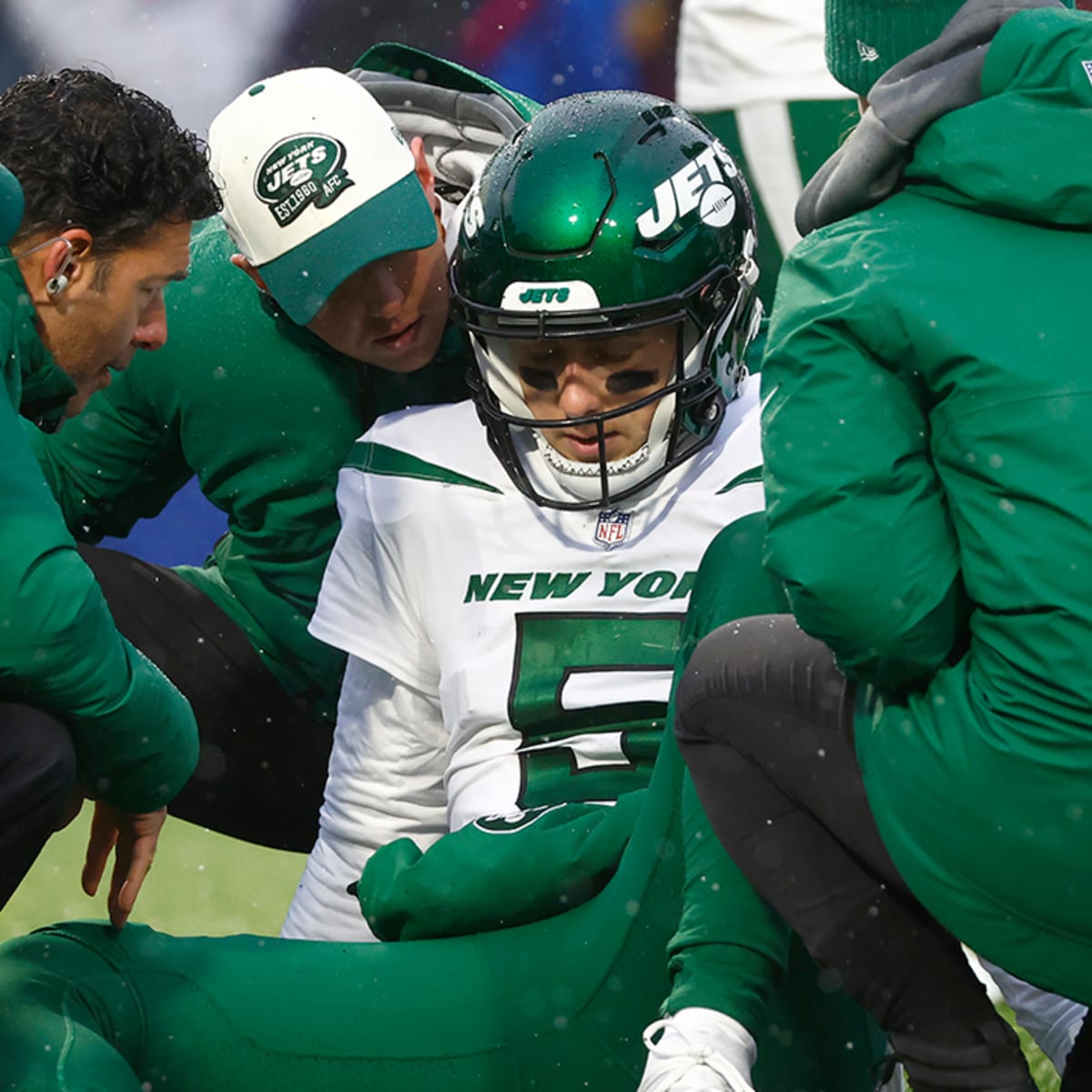 Mike White plays through injury, Jets come up short against Bills