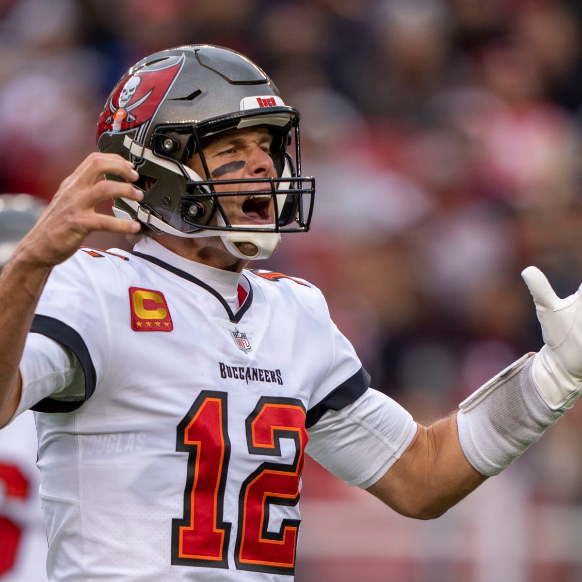 Tampa Bay's offense comes alive late in fourth quarter to give Bucs a 17-16  win