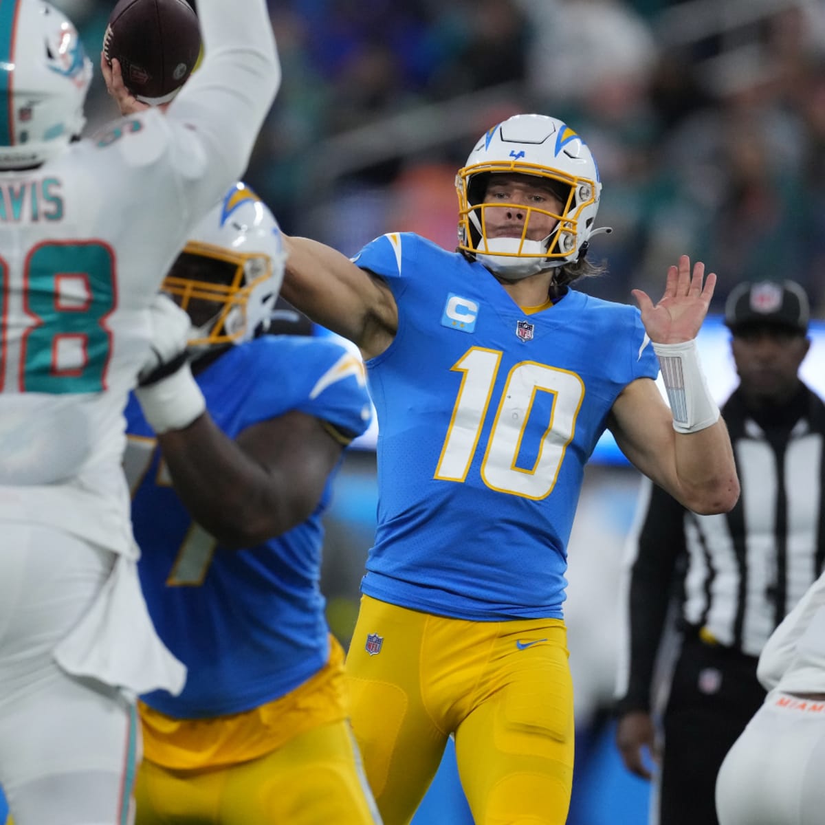 Miami Dolphins 17-23 Los Angeles Chargers: Justin Herbert out