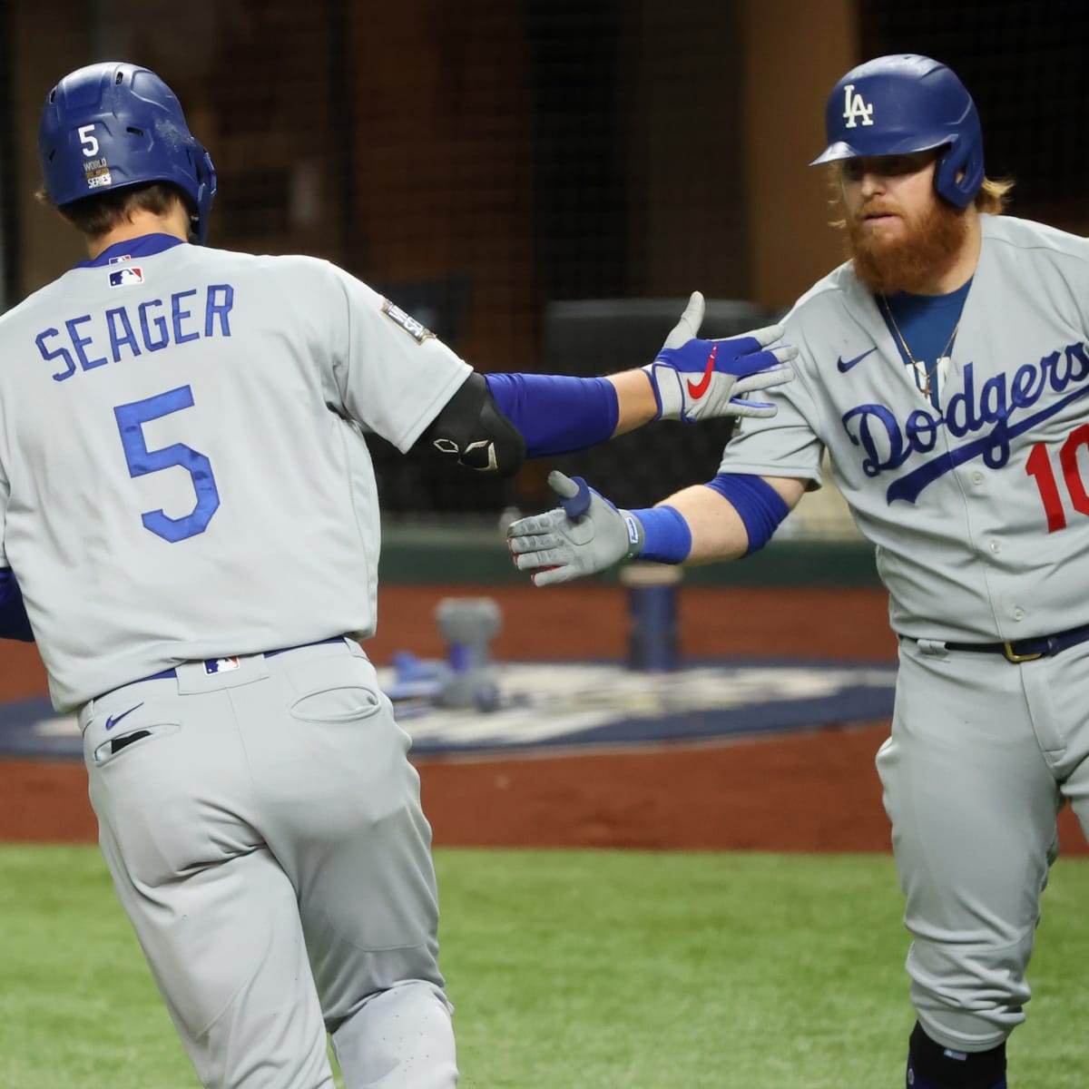 Dodgers re-sign fan favorite Justin Turner after long standoff