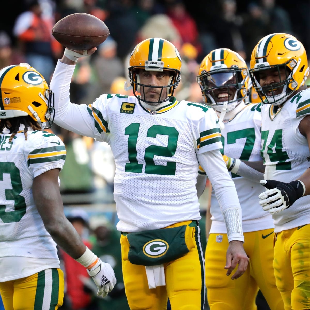 Why did Aaron Rodgers receive a piñata after Packers defeated Rams on MNF?