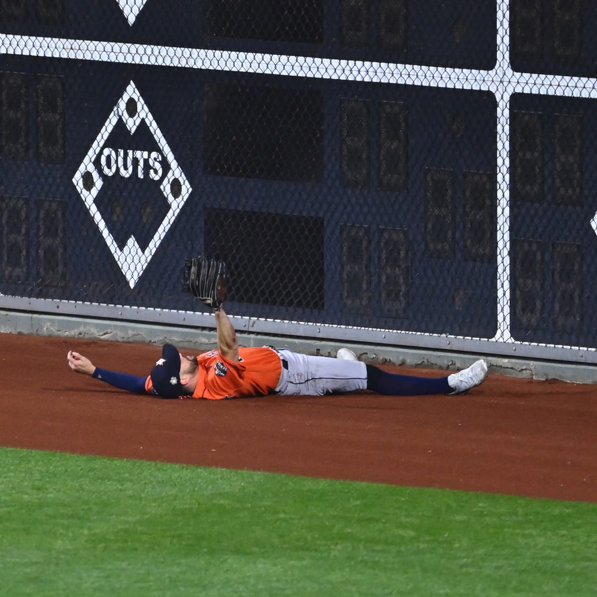 No faking it: Astros' real-life World Series items unveiled at Hall of Fame