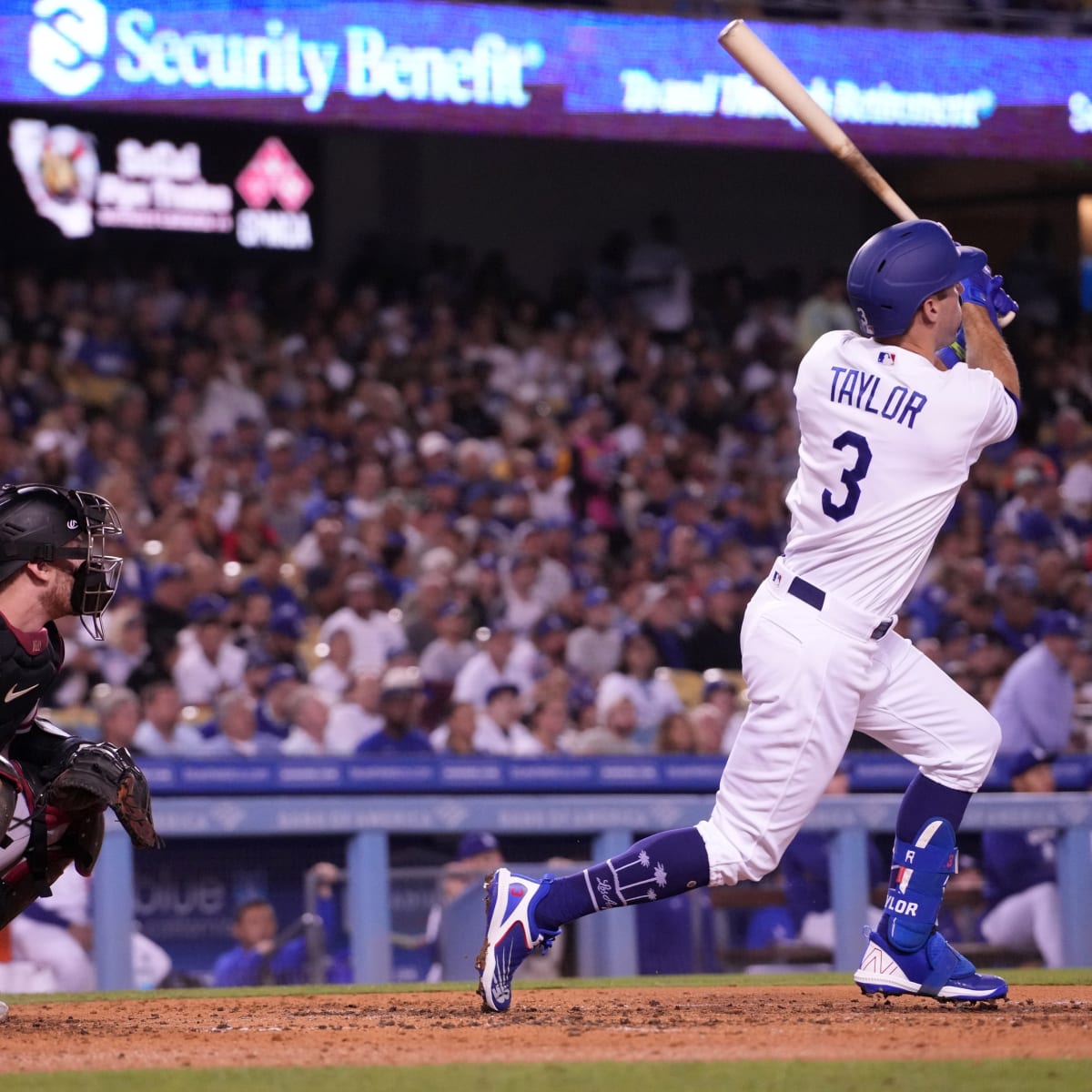 Just a bad read on my part' -- Chris Taylor's baserunning blunder added to  Dodgers' downfall in NLCS opener - ESPN