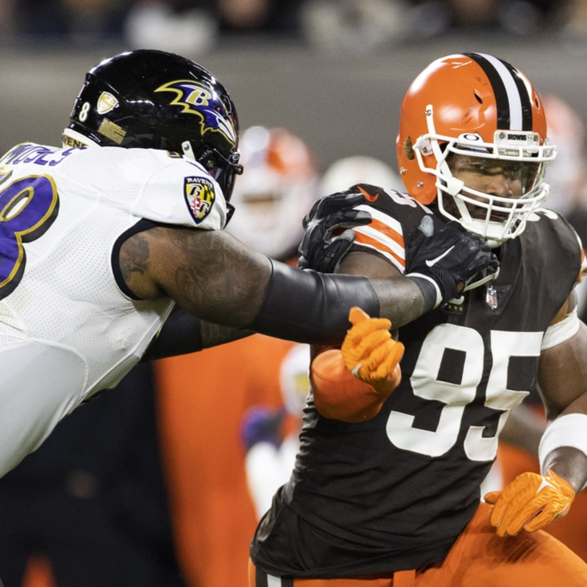 Browns' Myles Garrett leaves Ravens game in walking boot after limping off  in 3rd quarter, but says 'I'll be ready' for 49ers 