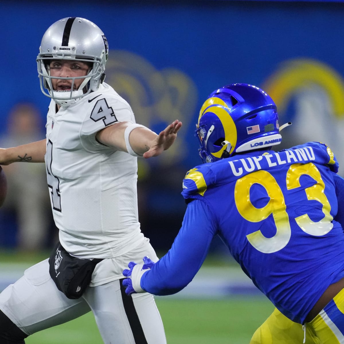 East Rutherford, New Jersey, USA. 6th Dec, 2020. Las Vegas Raiders  quarterback Derek Carr (4) reaches with tight end Foster Moreau (87) during  the NFL game between the Las Vegas Raiders and