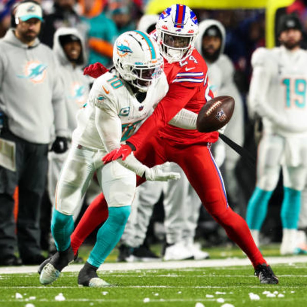 Miami Dolphins WR Tyreek Hill being investigated after alleged