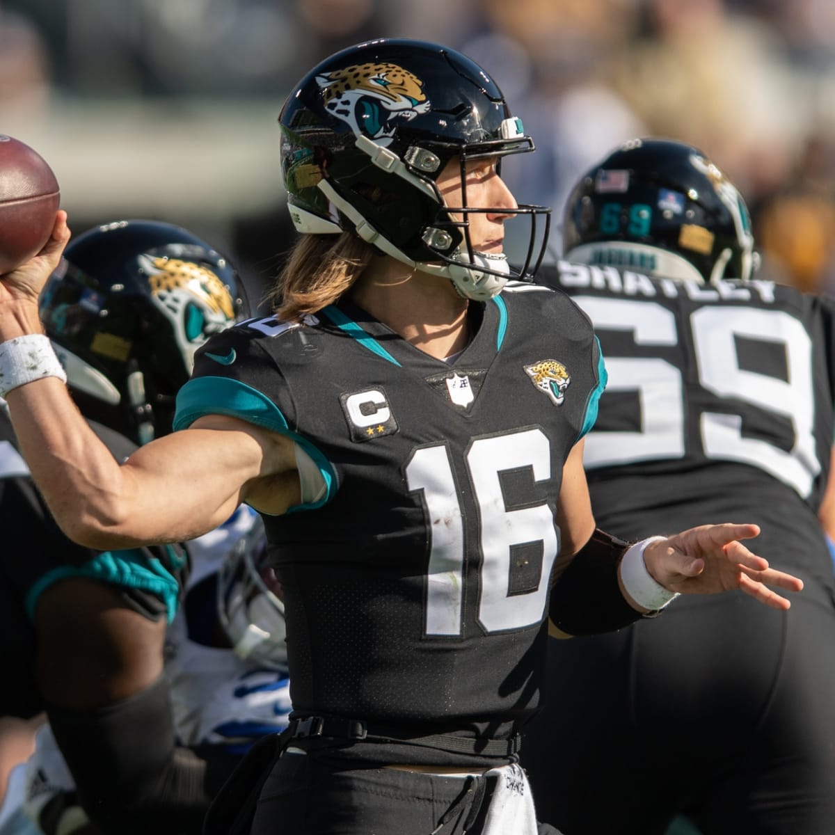 Trevor Lawrence tosses four first-half INTs, then leads Jaguars win