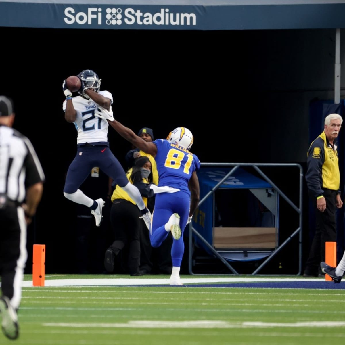 Roger McCreary gets his first NFL interception 