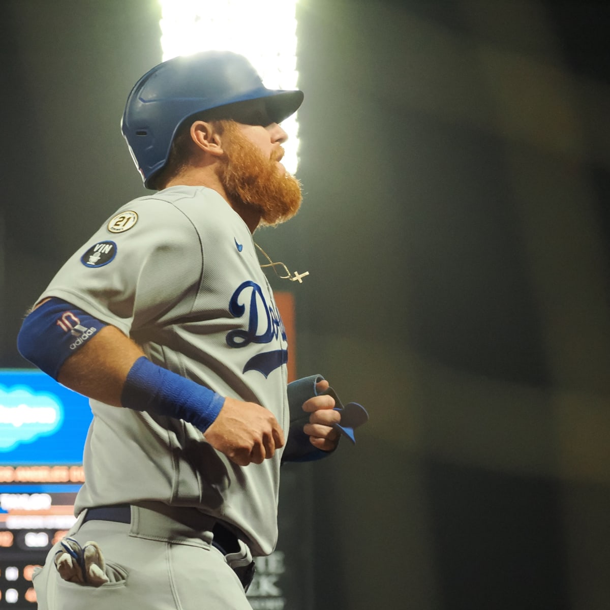 Dodgers' Justin Turner wins 2022 Roberto Clemente Award - True Blue LA