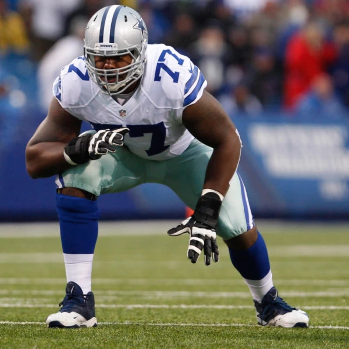 Dallas Cowboys on X: Tyron Smith wearing a neck roll for today's game.  #DALvsWAS  / X