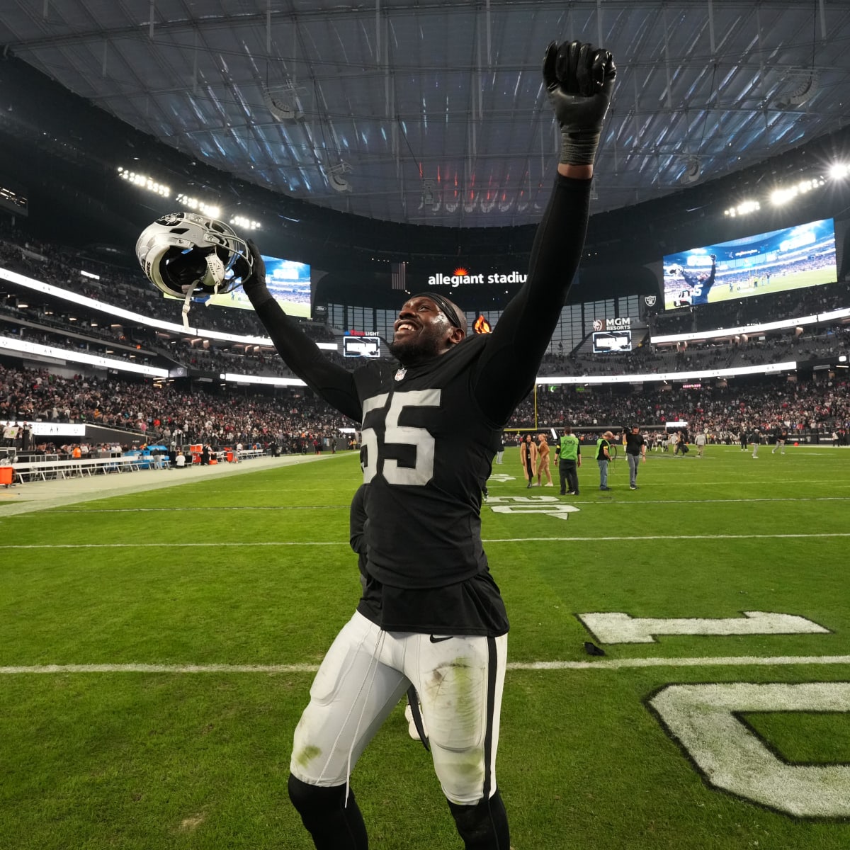 Chandler Jones Scores Game Winner as Las Vegas Raiders Stun New England  Patriots in Crazy Ending - Sports Illustrated Syracuse Orange News,  Analysis and More