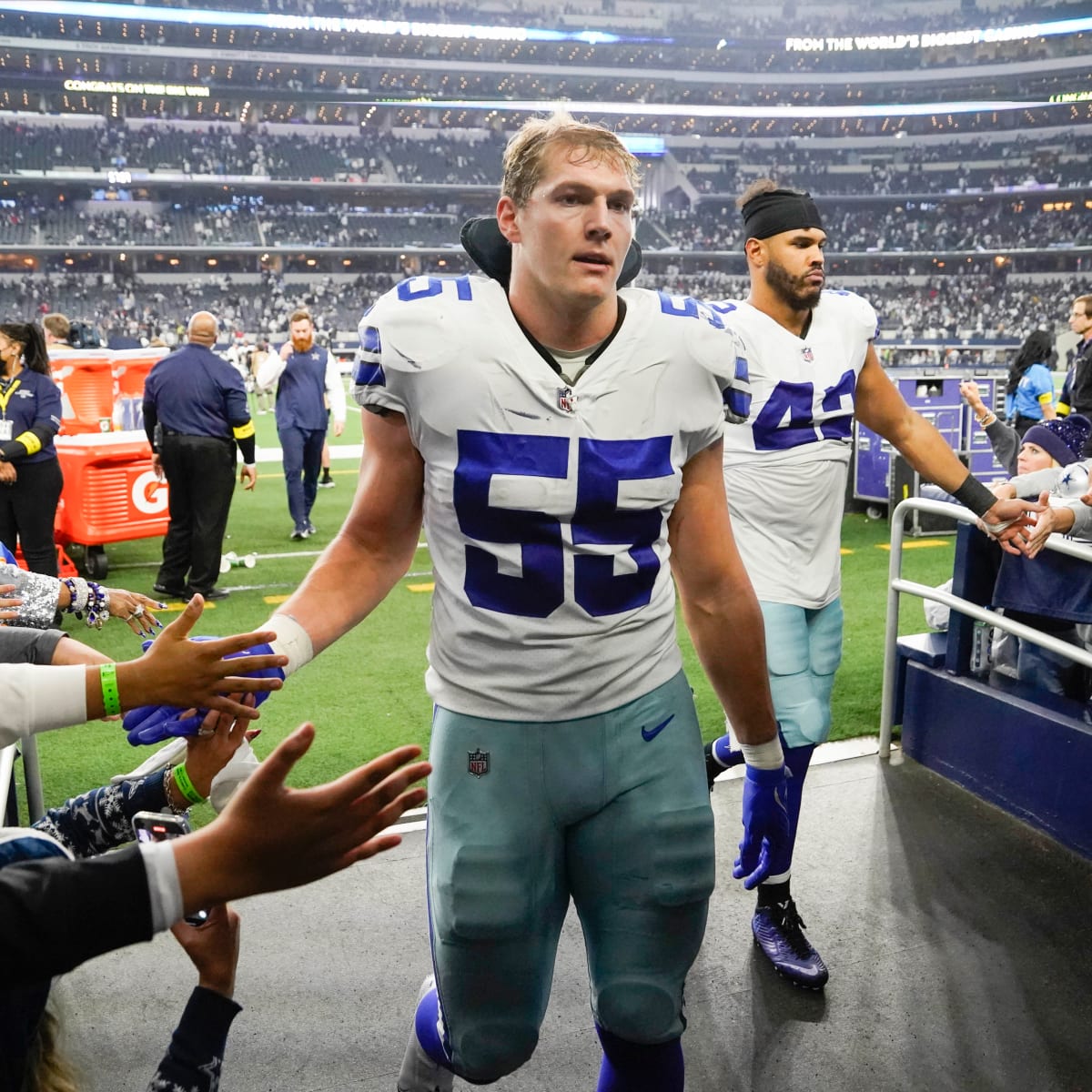 Leighton Vander Esch: Stats & Injury News