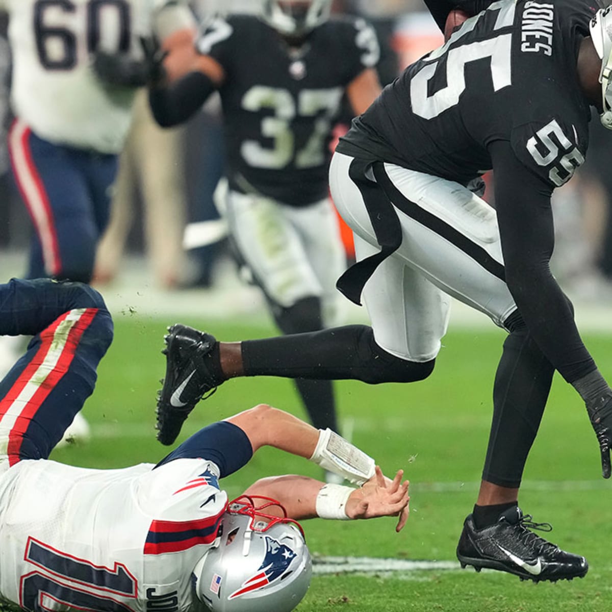 Patriots last play disaster vs. Raiders: NFL world in disbelief