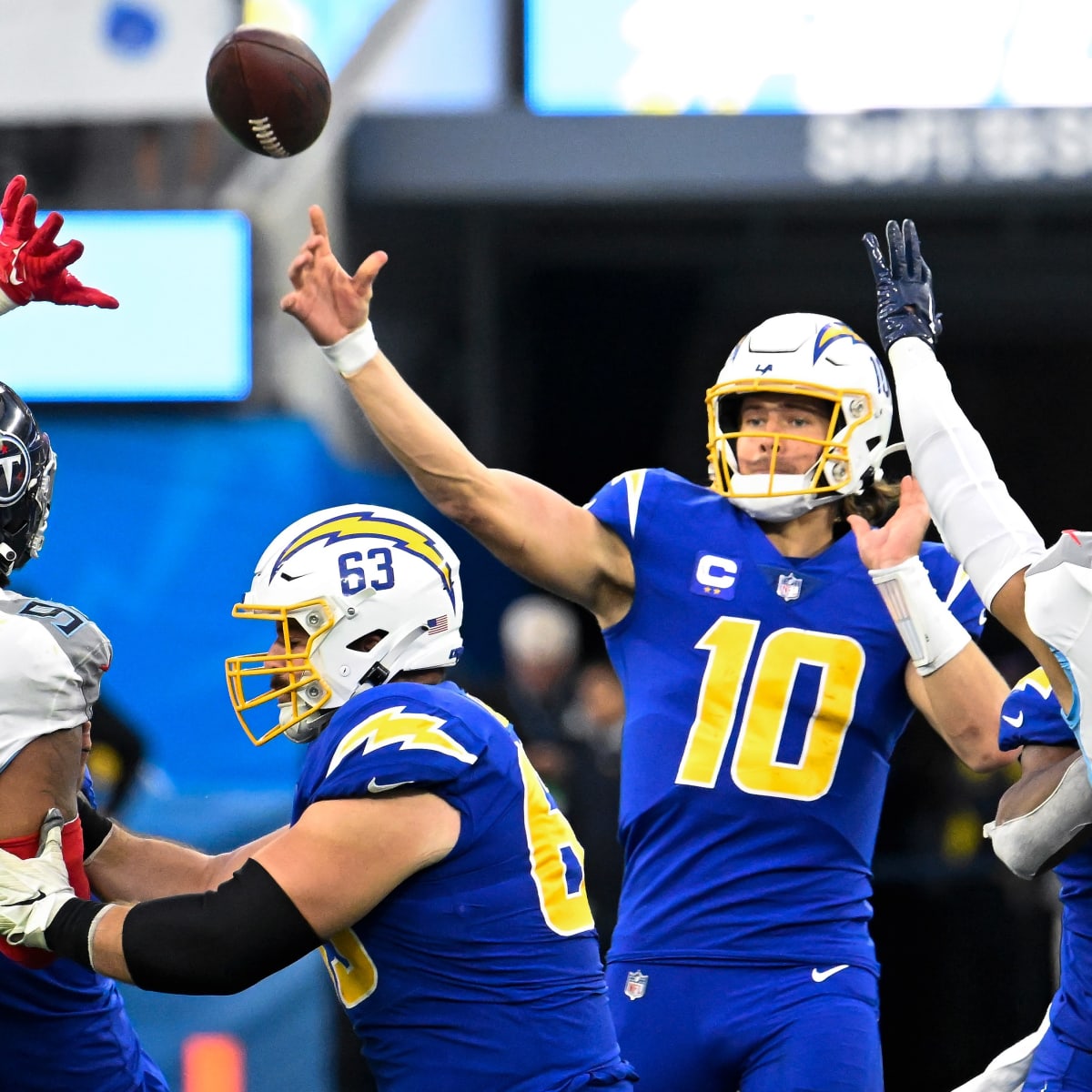 Titans Lose on Last-Second Field Goal to Chargers, 17-14