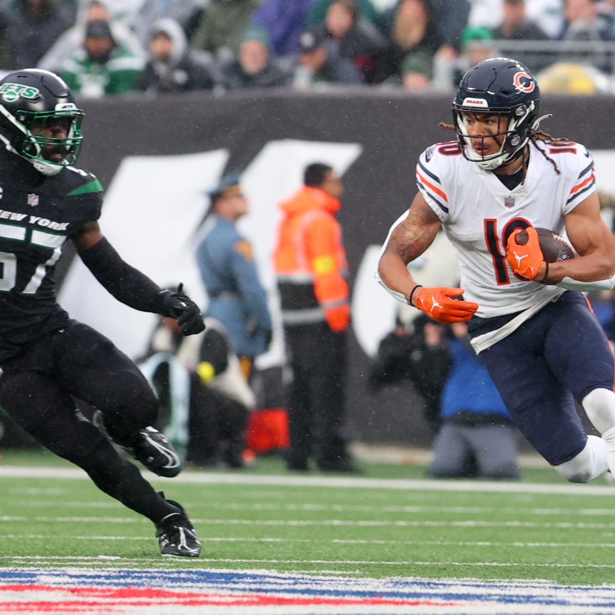 Bears Coach Matt Eberflus Deflects Onslaught of Chase Claypool Questions in  Laughable Fashion - Sports Illustrated