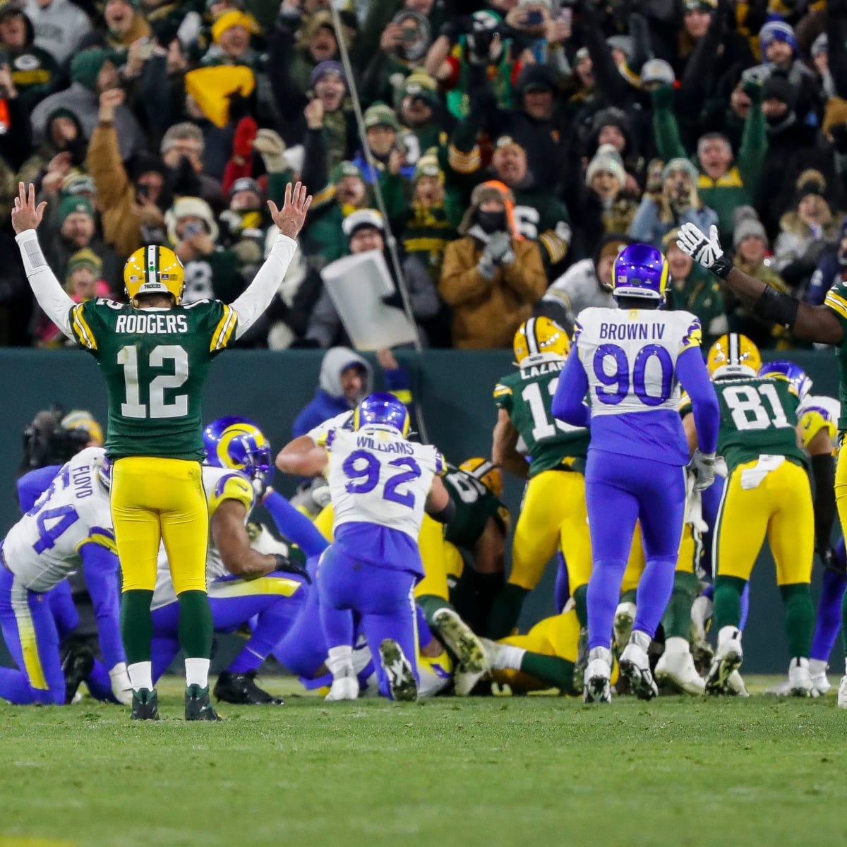 Fans make return to Lambeau for Rams-Packers playoff game