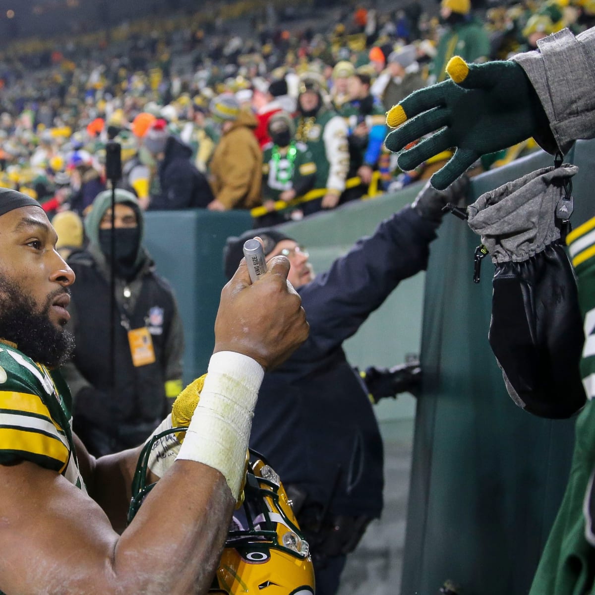 Packers' dominant 24-12 victory over Rams keeps playoffs hopes alive