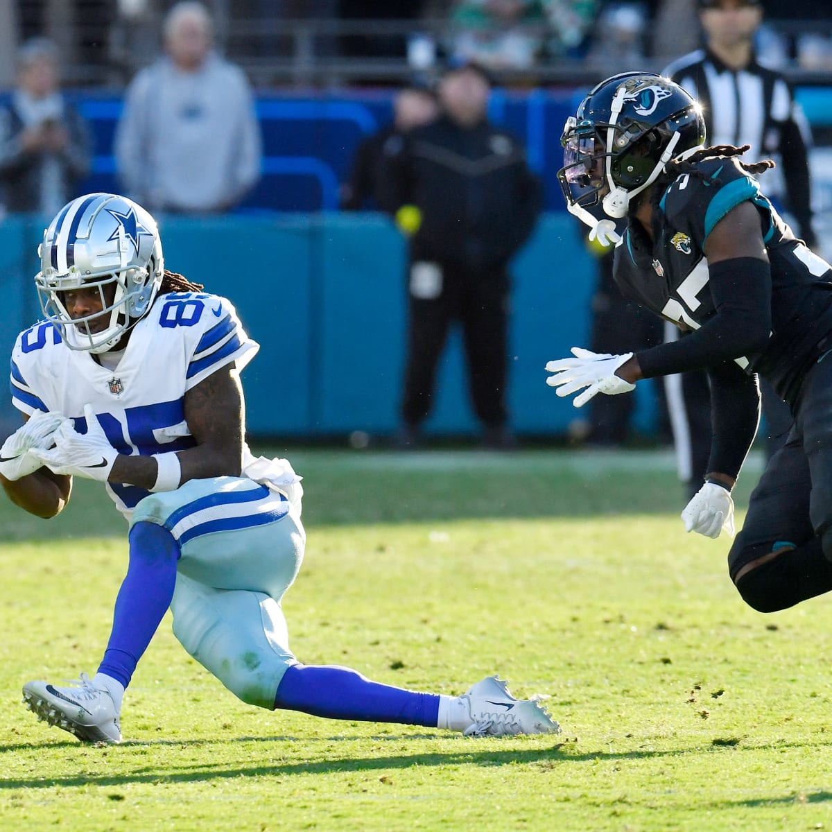 Dallas Cowboys' Noah Brown pulls in a touchdown that was later