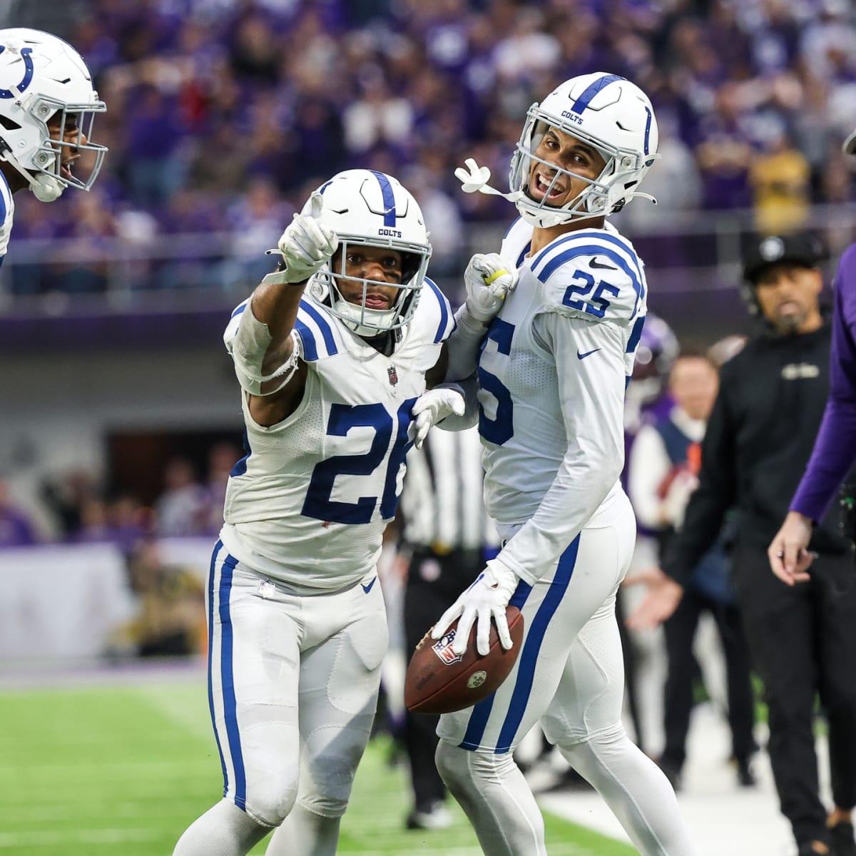 NFL Fans Furious With Refs During Vikings-Colts Game