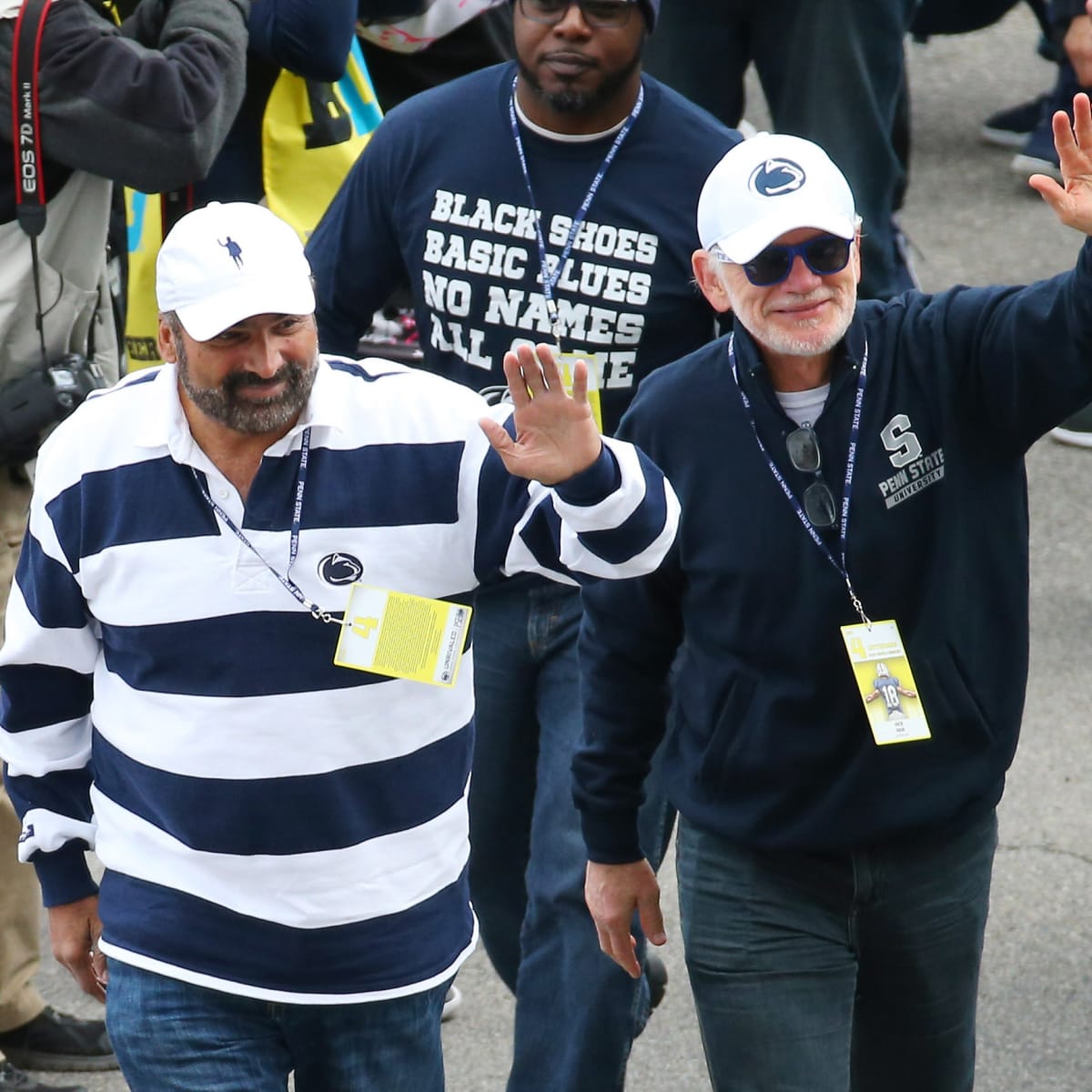 Penn State Players, Coaches Honor Franco Harris at Rose Bowl