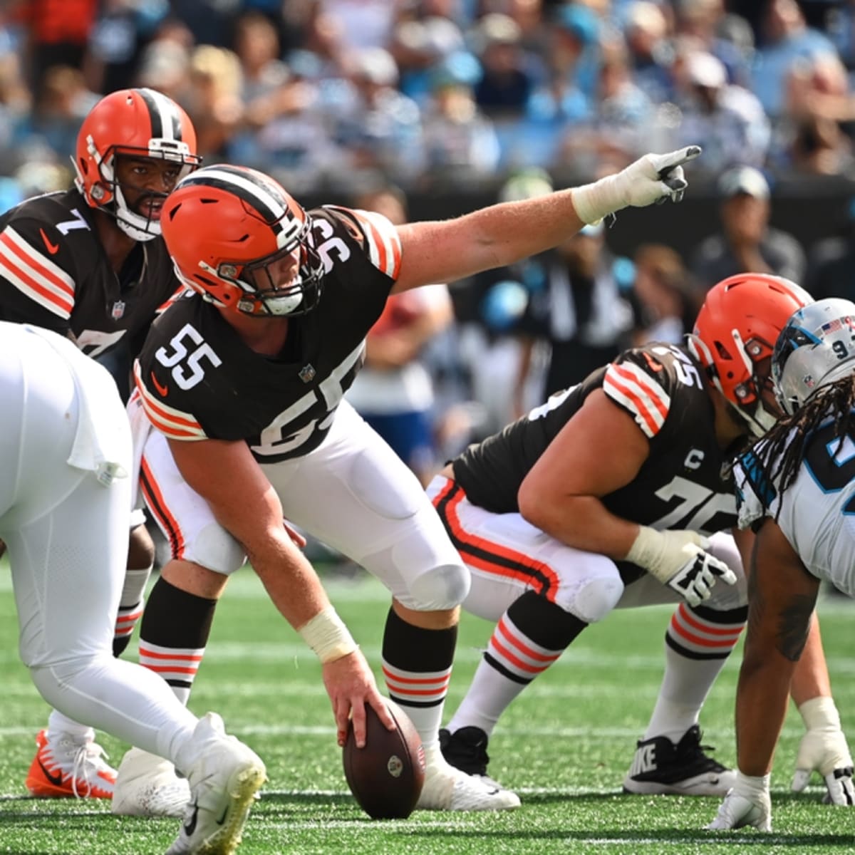 Cleveland Browns center Ethan Pocic (55) blocks against the New England  Patriots during an NFL football game in Cleveland, Sunday, Oct. 16, 2022,  (AP Photo/Rick Osentoski Stock Photo - Alamy