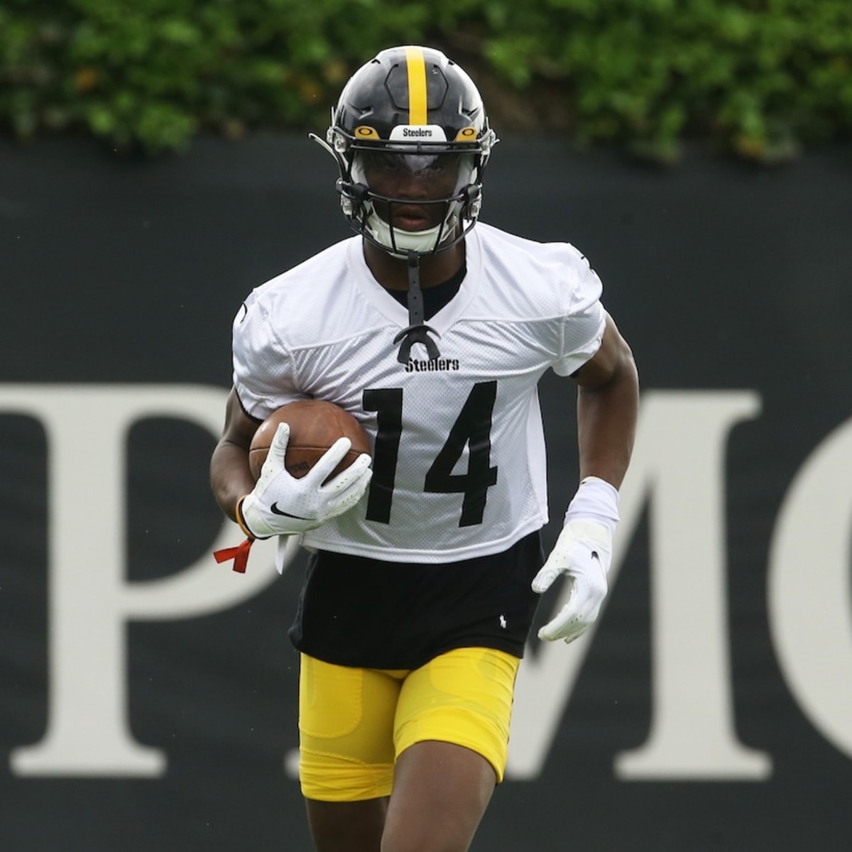 Steelers WR George Pickens Dealing With Injury