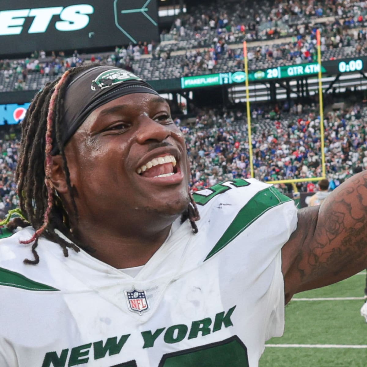 Jets players in Christmas spirit with pregame outfits ahead of