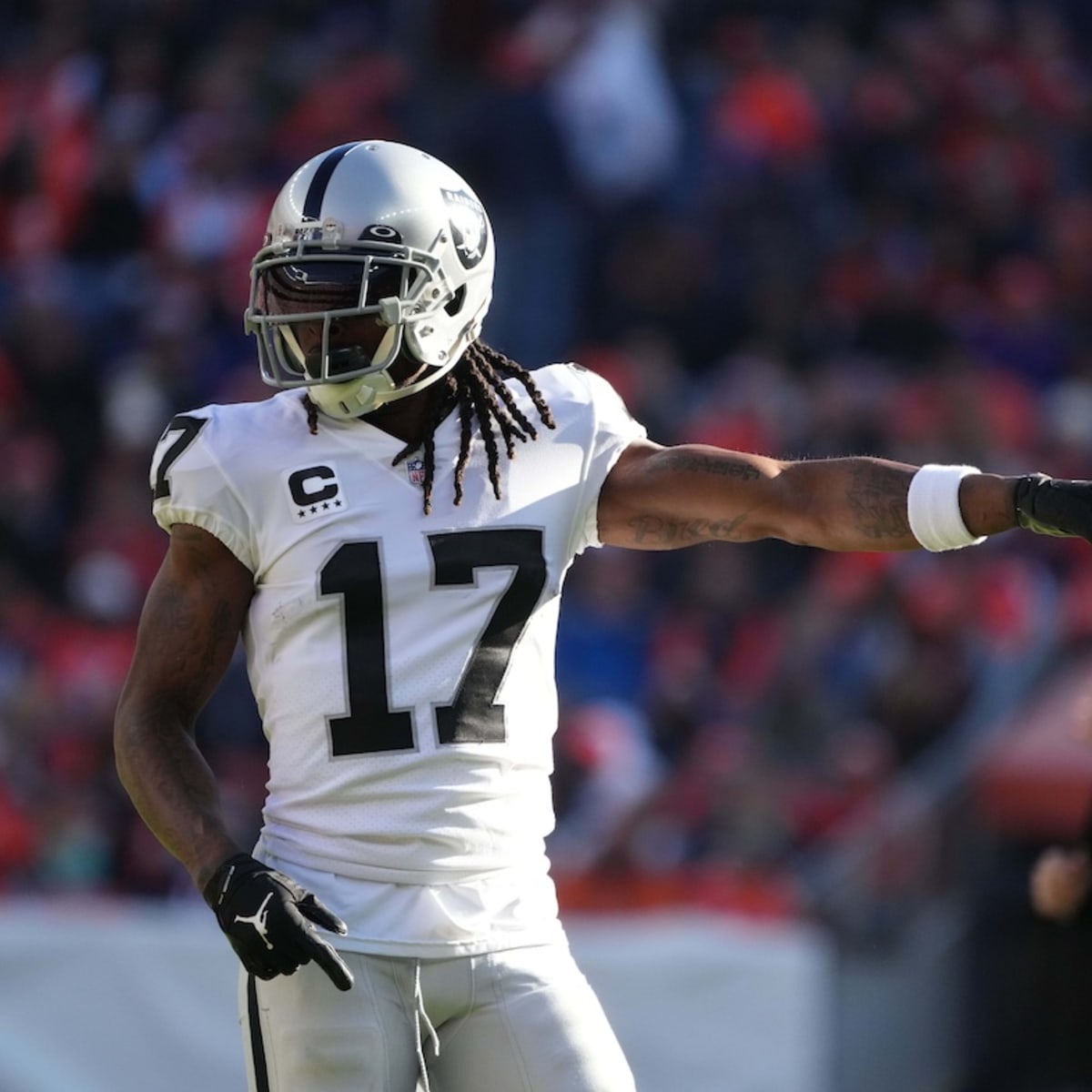 Raiders lose to Steelers on Christmas Eve on late Pickett TD