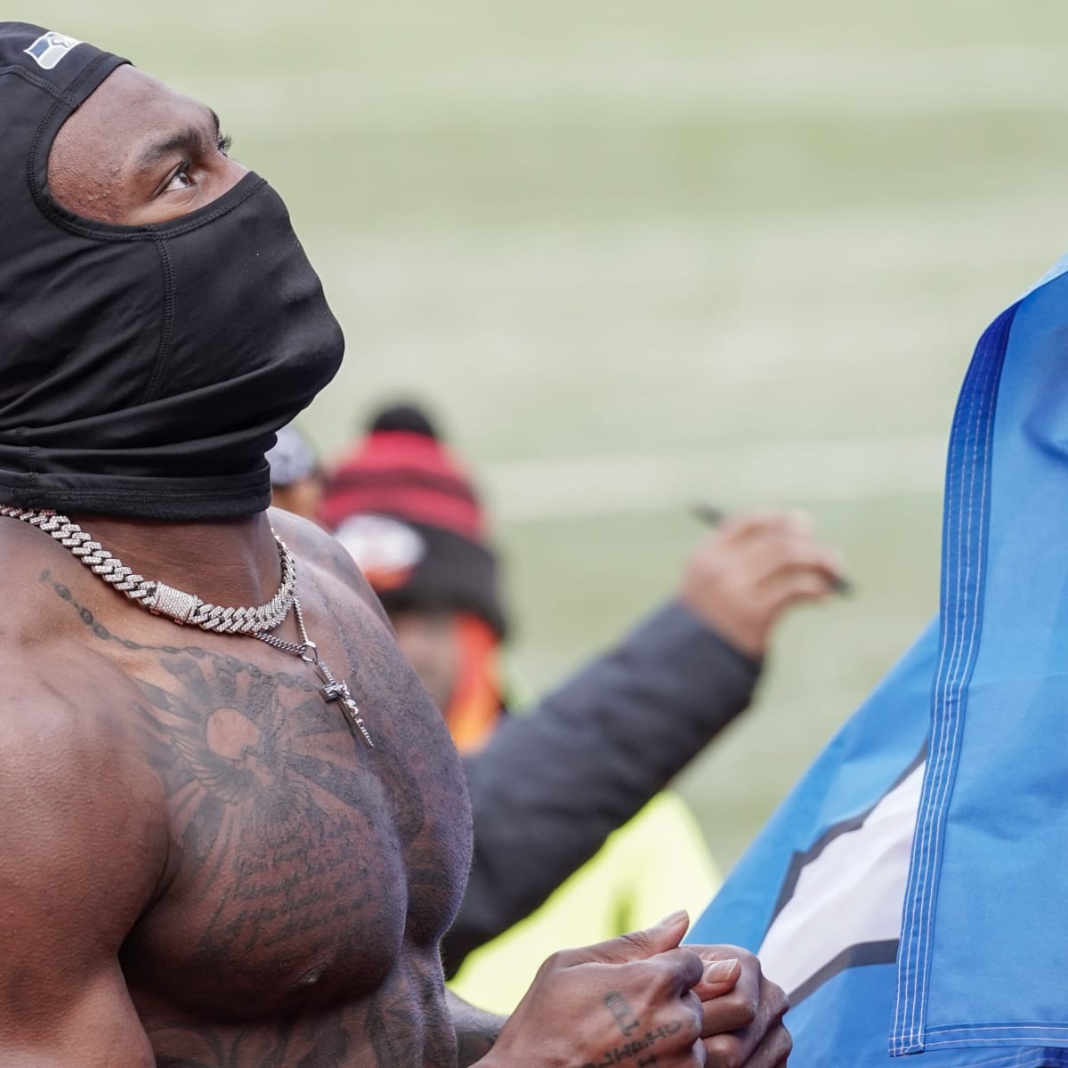 Seahawks held to three points in first half after warming up shirtless in  sub-zero wind chill