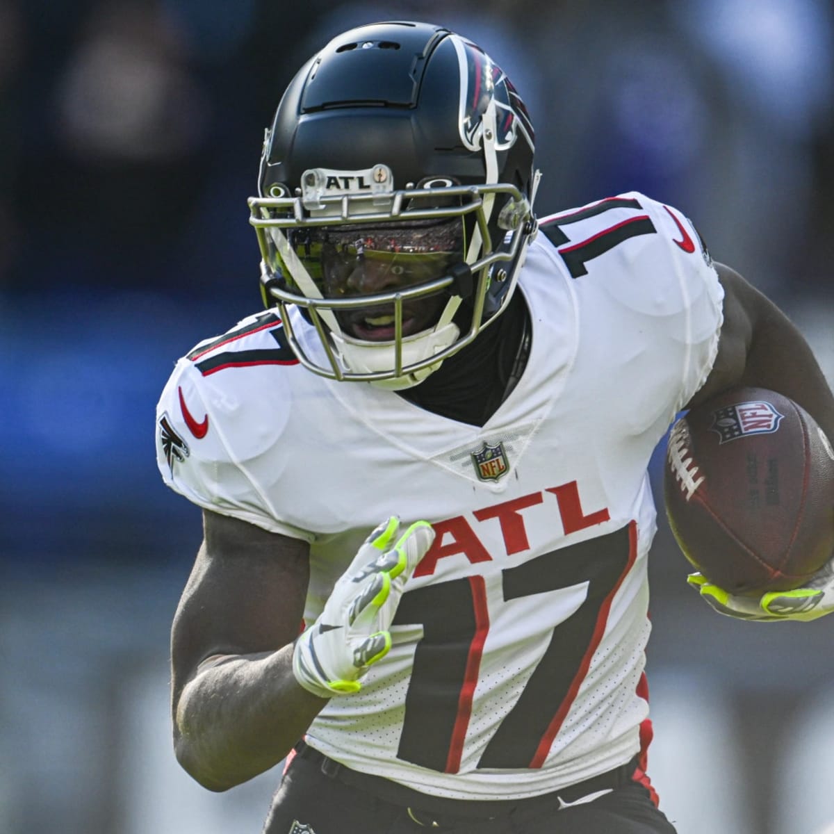 Olamide Zaccheaus of the Atlanta Falcons catches a pass while News Photo  - Getty Images