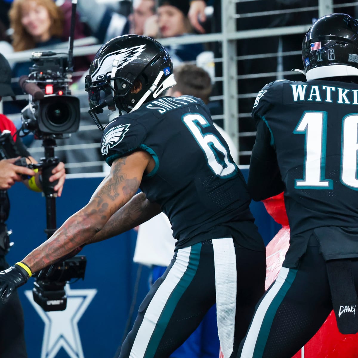 Eagles Pretend to Rob Salvation Army Kettle in TD Celebration