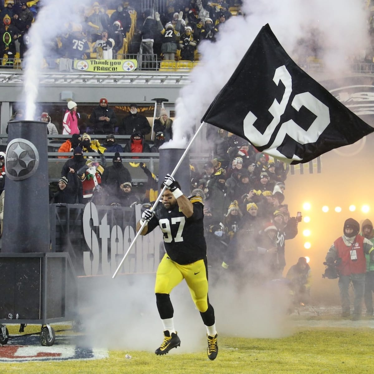 Watch Pittsburgh Steelers' jersey-retirement ceremony for Pro Football Hall  of Famer Franco Harris at halftime of Holiday Classic