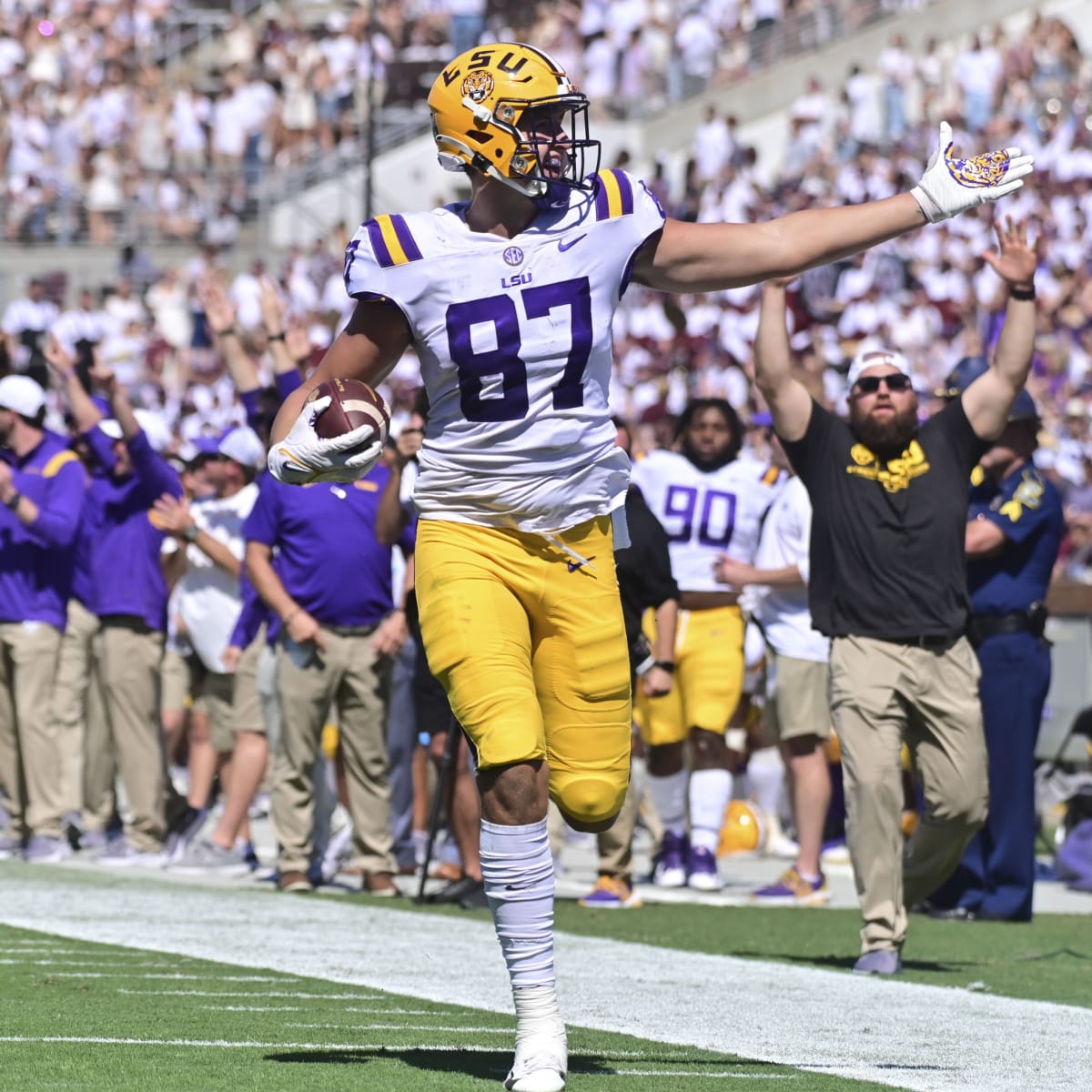 CWS notebook: LSU's 'fuddy-duddy' coach allows players wild hair to stay   but they still have to shave, LSU