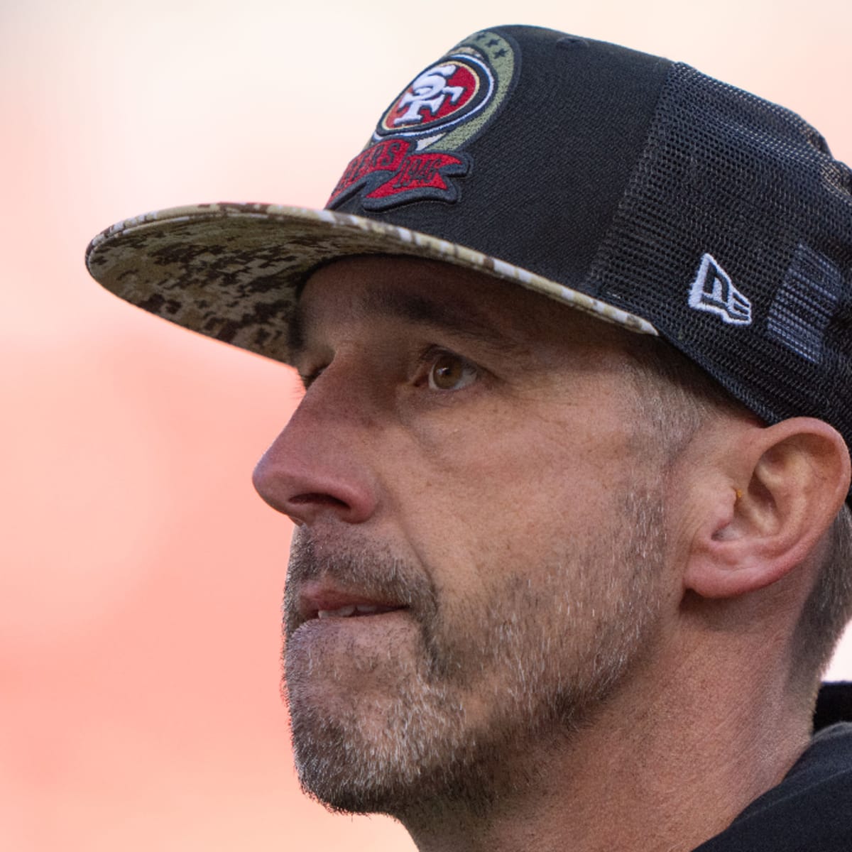 Why Kyle Shanahan Wears a Black 49ers Hat this Season - Sports Illustrated San  Francisco 49ers News, Analysis and More