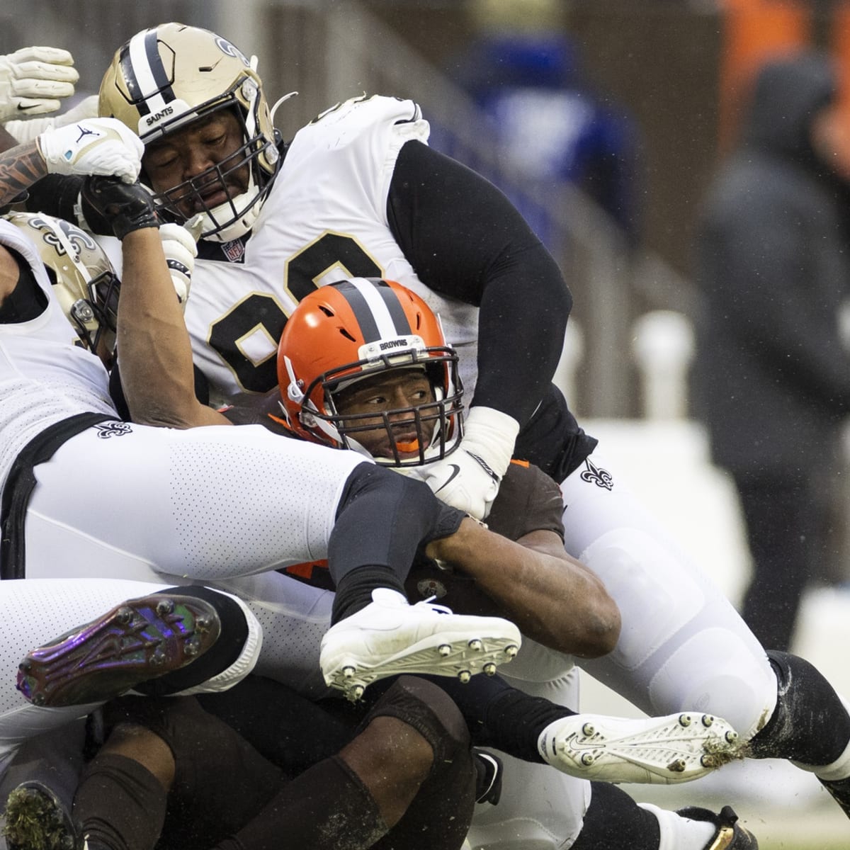 Watch: Saints OL Cesar Ruiz tackles his own running back