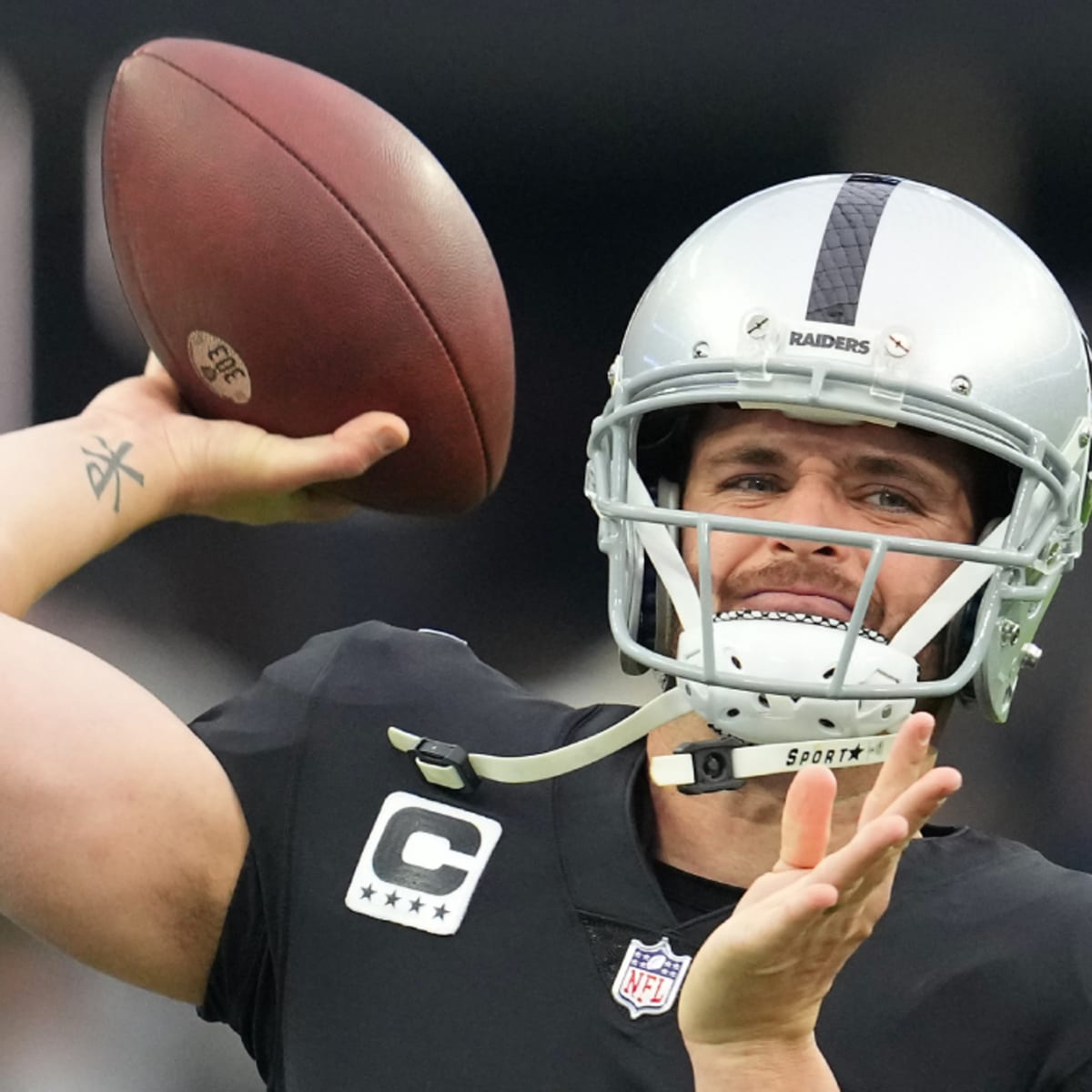 Raiders' Josh McDaniels announces Derek Carr benched, Jarrett Stidham to  start at QB