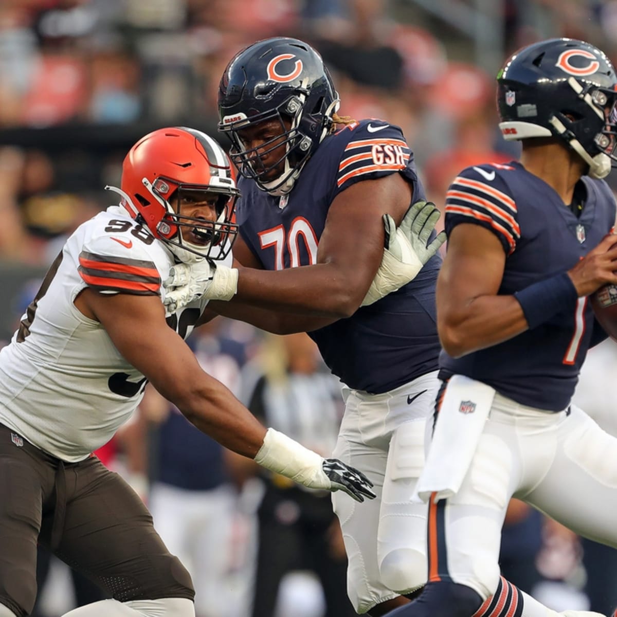 Cleveland Browns defensive end Isaac Rochell (98) rushes on