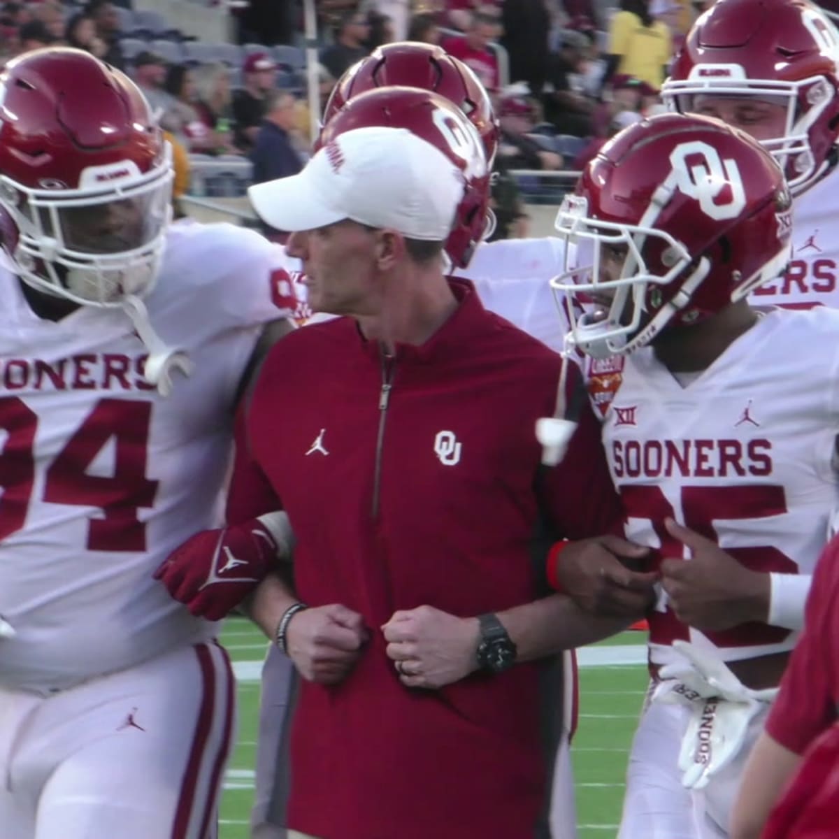 Oklahoma tight end Blake Bell taking snaps at quarterback - Sports  Illustrated