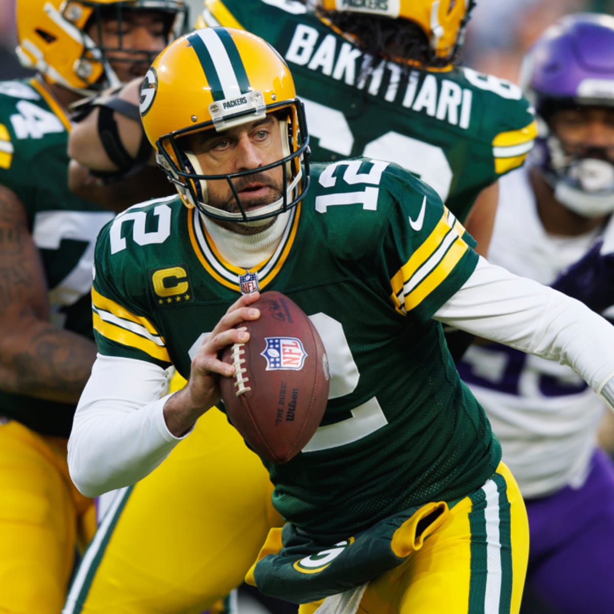 Green Bay Packers defeat Los Angeles Rams to remain in NFL play-off hunt