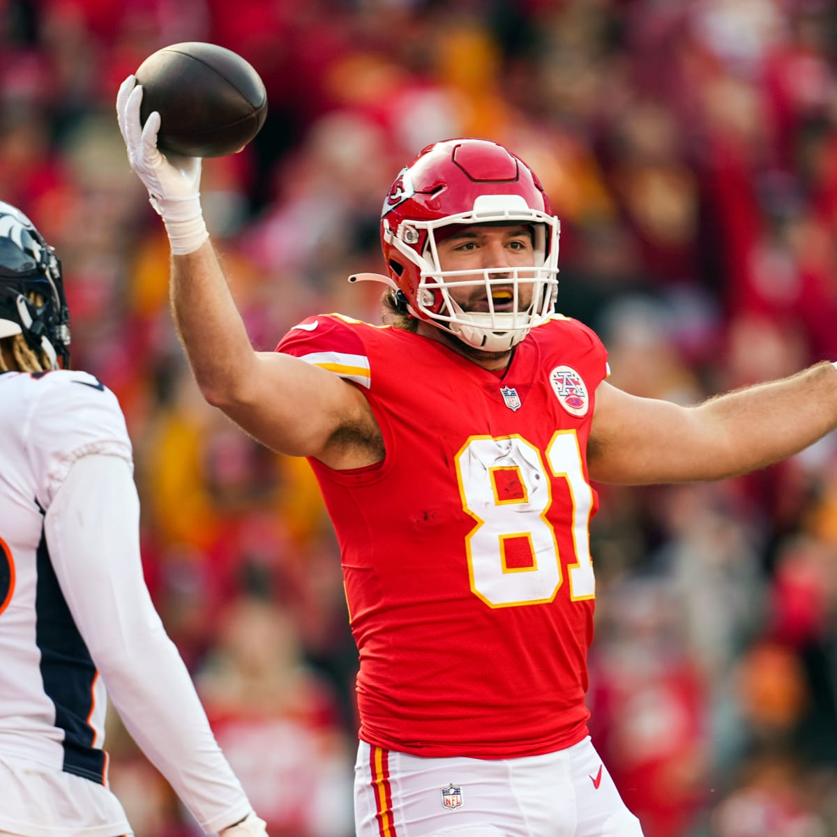 Kansas City Chiefs tight end Blake Bell (81) runs with the football during  the first half of an NFL football game against the Cincinnati Bengals,  Sunday, Jan. 2, 2022, in Cincinnati. The