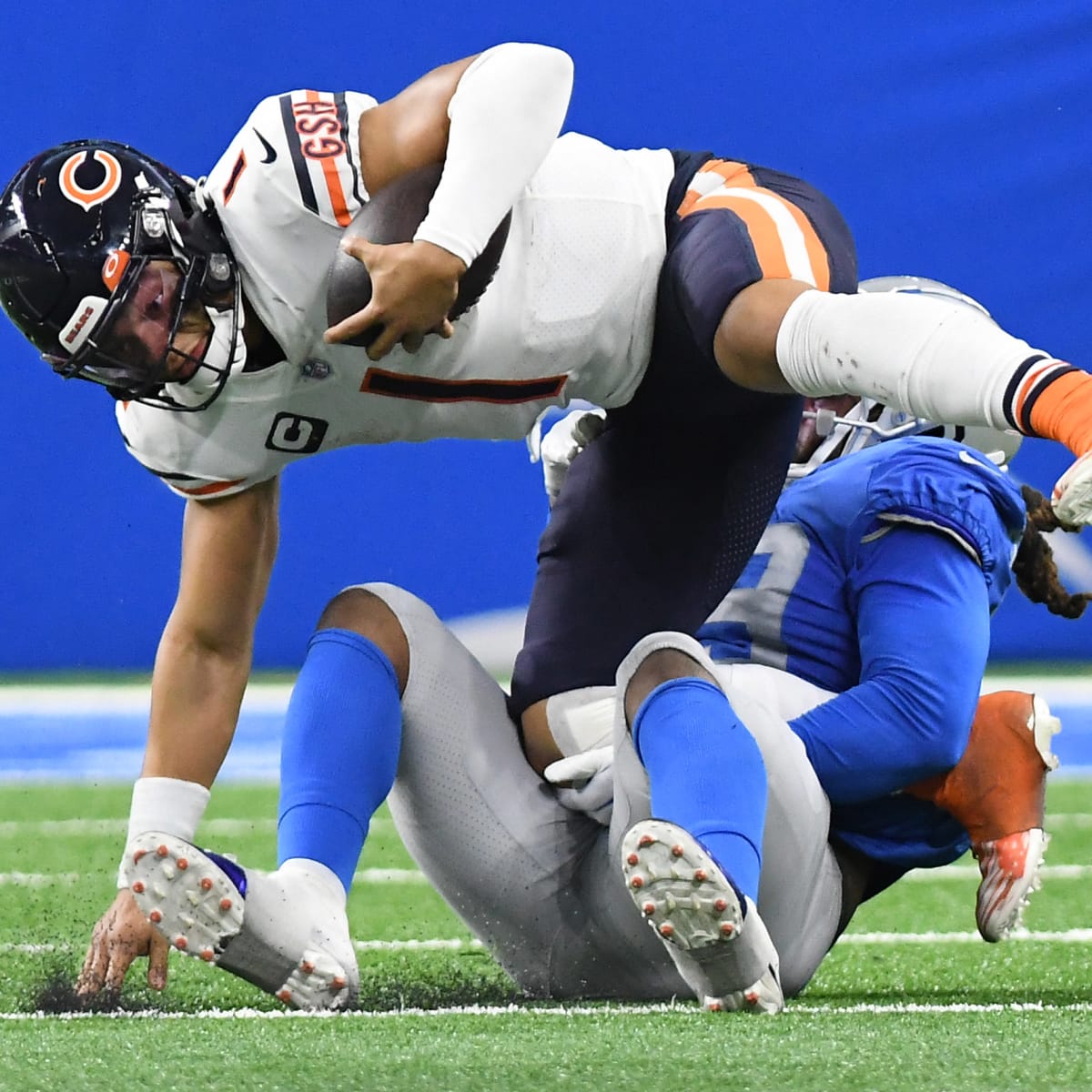 When times get tough, QB Justin Fields must be Chicago Bears' emotional  leader – Shaw Local